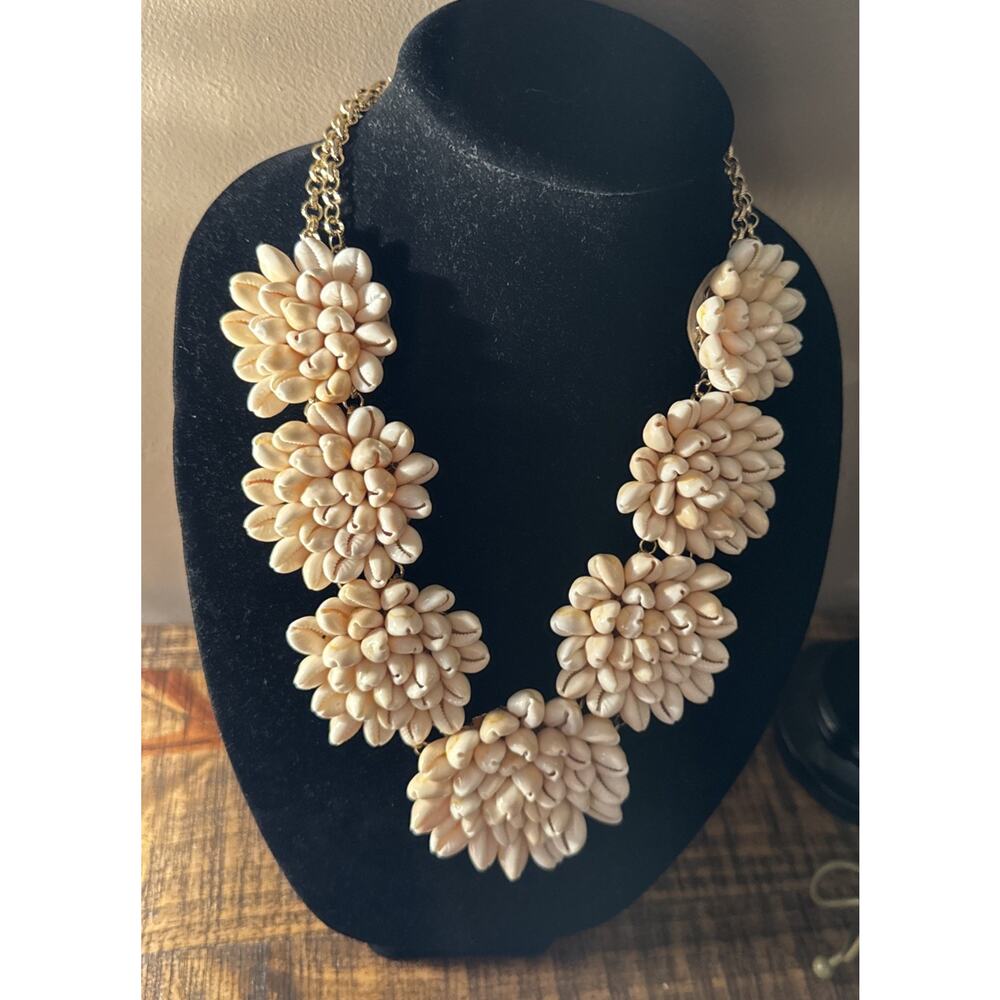 Tommy Bahama Women's Cowrie Multi Clusters Statement Necklace NWT NEW - Picture 3 of 10
